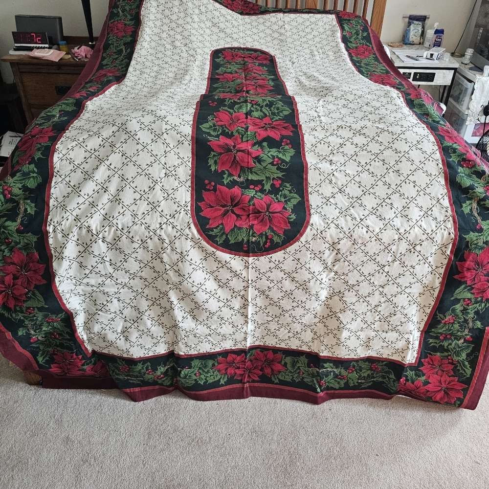 Large Christmas Poinsettia tablecloth & 8 napkins
